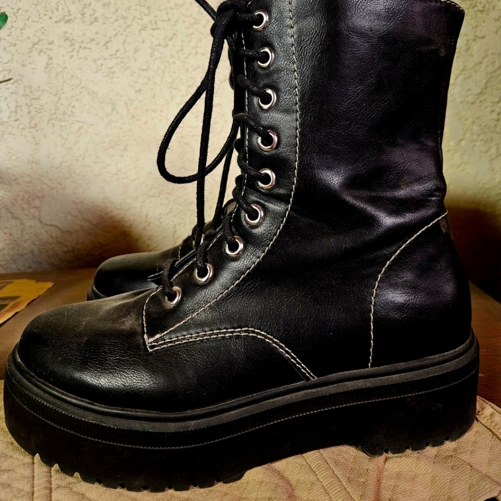 SODA Black Platform Faux Leather Lace-Up Boots - Size 10 - Picture 4 of 6